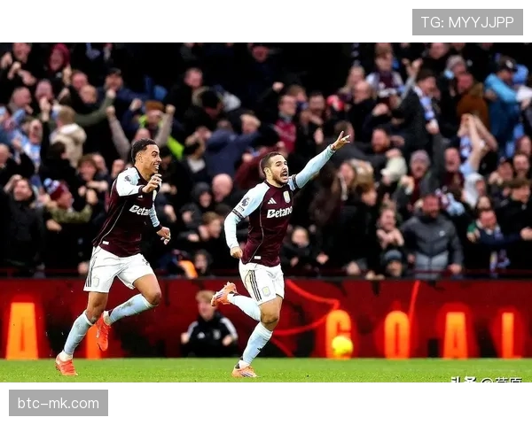 实时：阿森纳对阵维拉上半场，客队未有过射门，但防守阵型保持完整